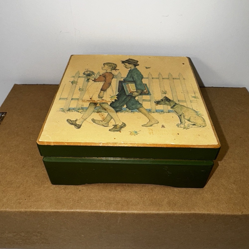 Norman Rockwell Schmid YOUNG LOVE Musical BOX JEWELRY Japan LOVE MAKES THE WORLD